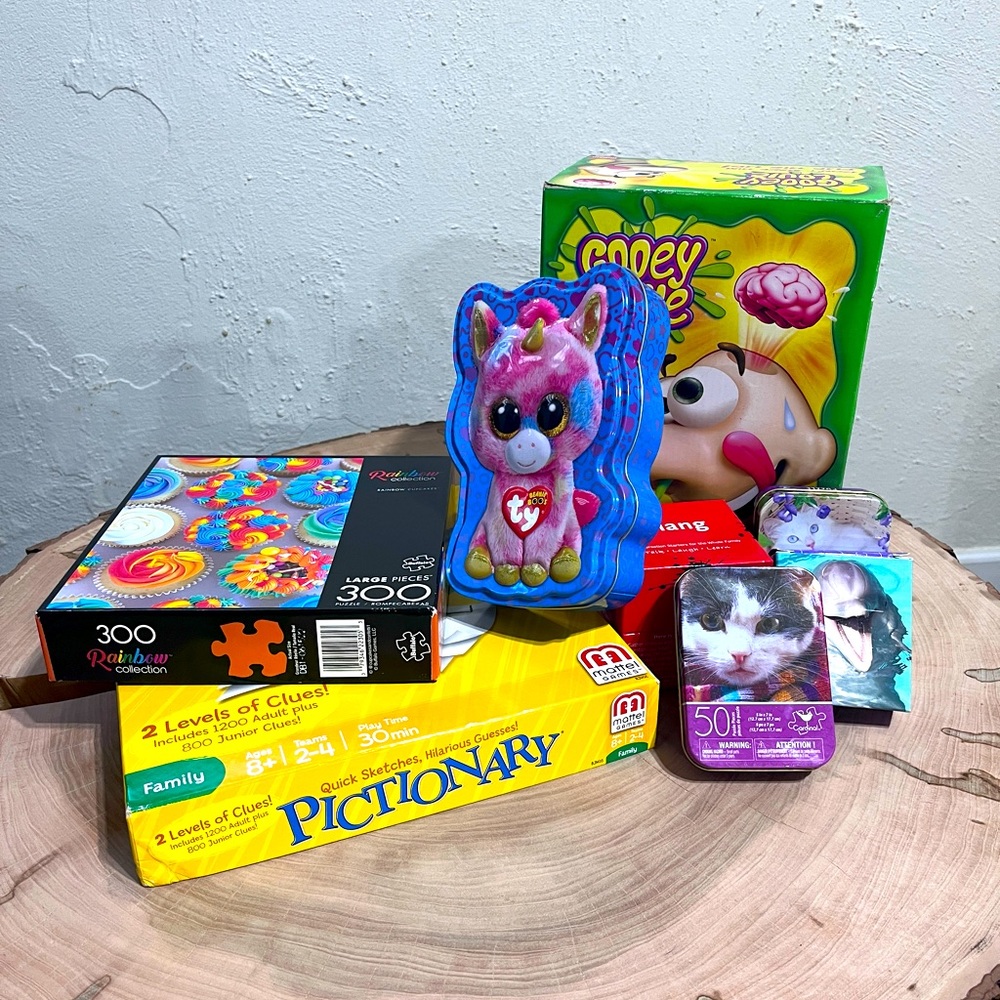 5lbs of Games and Puzzles - Keep what you want and reposh the rest!